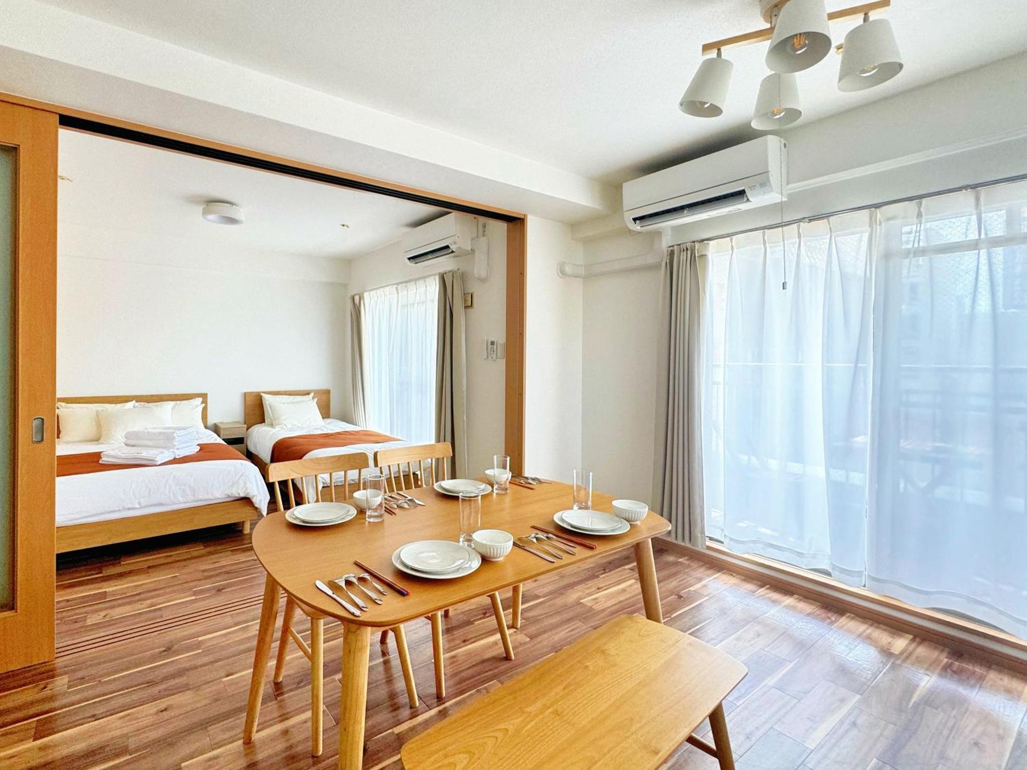 クリスタルコート難波 Apartemen